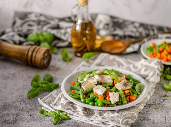 Salade Met Kip Groenten Kaas Gezond Voedsel Selectieve Focus — Stockfoto