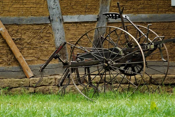 Starý Dřevěný Vozík Vesnici — Stock fotografie