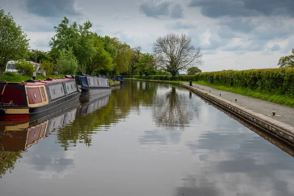 Malerischer Kanalblick Mit Festmachenden Schmalbooten Auf Dem Llangollen Canal Der — Stockfoto