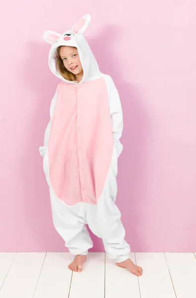 Jolie Fille Blonde Avec Costume Lapin Confortable Pose Dans Studio — Photo