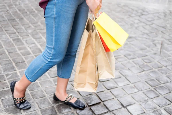 Consumismo Donna Possesso Molte Borse Della Spesa Nella Boutique Modadopo — Foto Stock