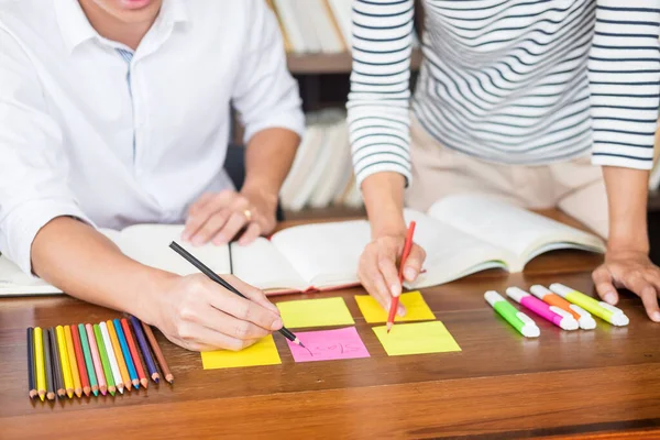 Young Students Classmates Help Friend Catching Workbook Learning Tutoring Library — Stock Photo, Image