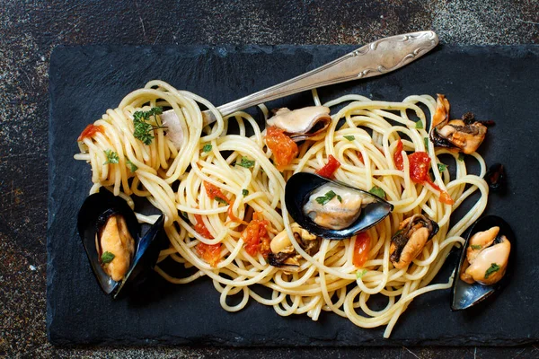 Spaghetti Mussels Tomatoes Italian Seafood Pasta Top View — Stock Photo, Image