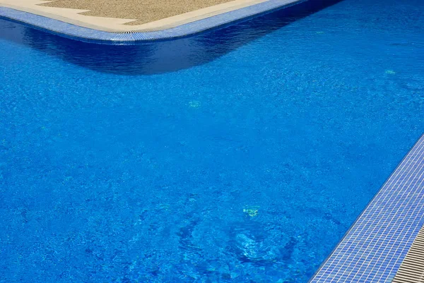 Piscina Con Agua Azul — Foto de Stock