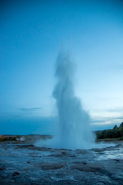 Una Hermosa Toma Una Fuente Géiser Iceland —  Fotos de Stock
