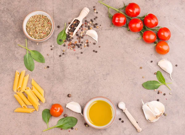 Food Ingredients Italien Pasta Spices Peepper Corns Garlic Salt Olive — Stock Photo, Image