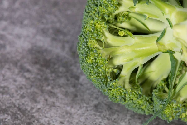 Brokoli Segar Pada Latar Belakang Bertekstur Ruang Kosong Untuk Teks — Stok Foto
