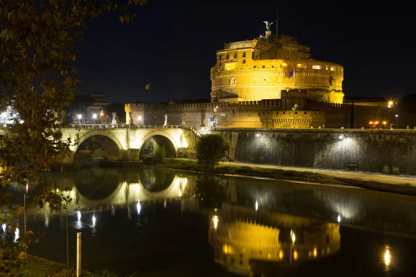Νυχτερινή Σκηνή Της Ρώμης Του Ποταμού Τέβιρ Και Του Μαυσωλείο — Φωτογραφία Αρχείου