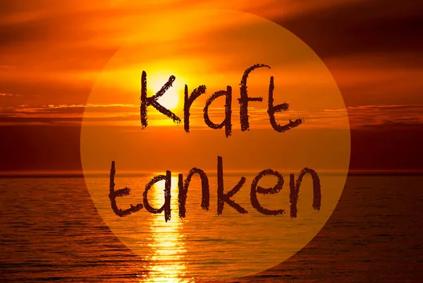 Texto Alemán Kraft Tanken Means Relax Atardecer Romántico Amanecer Mar —  Fotos de Stock