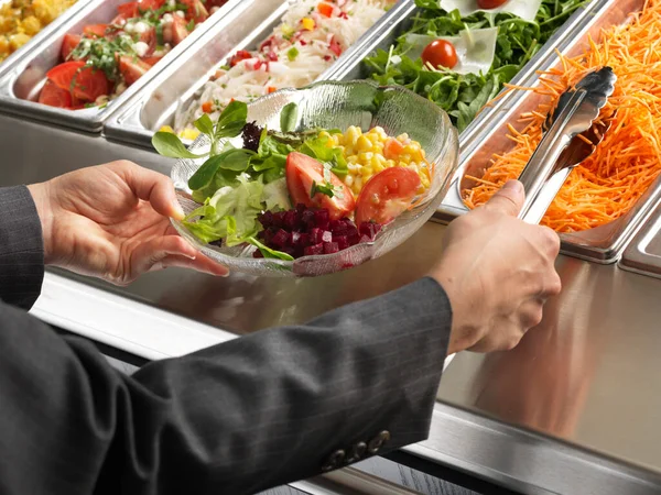 Waiter Serving Tray Vegetables Salad — Stock Vector