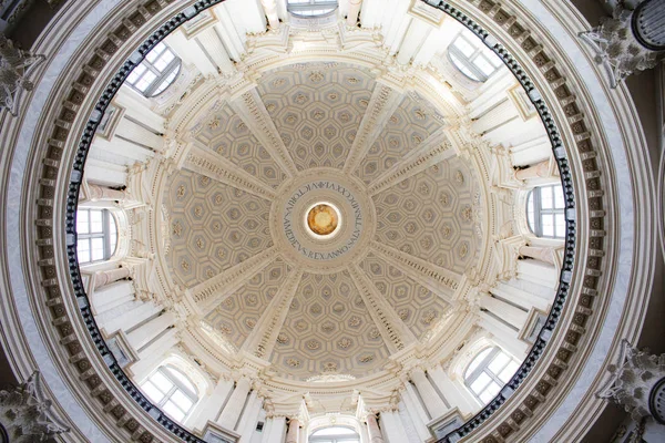 Купол Базилики Суперга Турин — стоковое фото