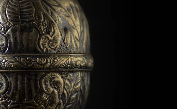 Gümüş renkli eski bir Arjantinli arkadaşın sağ tarafı pipetle rahatça çalışıyordu.