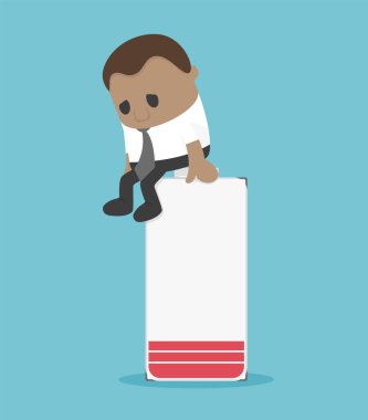 Bataryanın üzerinde oturan Afrikalı işadamı cesaretinin kırıldığını göstermek üzere.