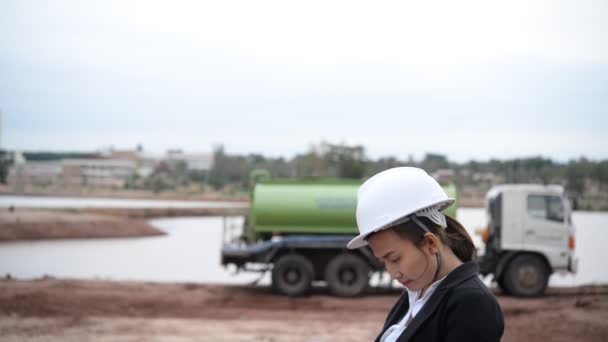 Engenheira Mulher Trabalhando Local Projeto Construção — Vídeo de Stock