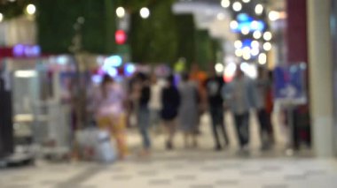Korat - Tayland - 24 Aralık 2016: Tanımlanamayan kişiler yoğun bir şekilde birlikte 21. Terminal 'de sahne aldılar. Burası çok ünlü bir alışveriş merkezi.
