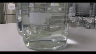 Laboratuvar ekipmanlarının kapatılması, bilim konsepti 