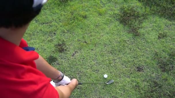 Giocatore Golf Maschile Giocare Golf Campo Erboso — Video Stock