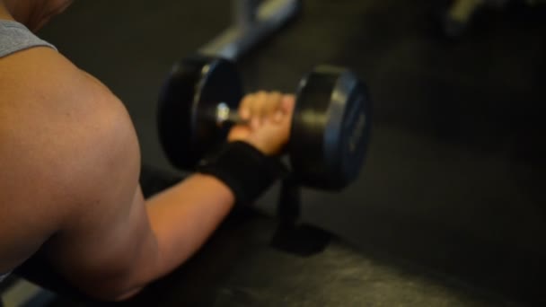 Portrait Muscular Asian Man Training Gym Body Weight Workout — 图库视频影像