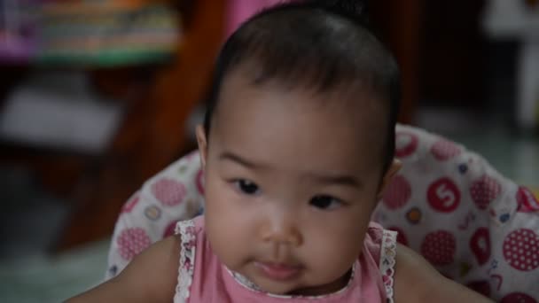 Bebê Asiático Bonito Roupas Rosa — Vídeo de Stock