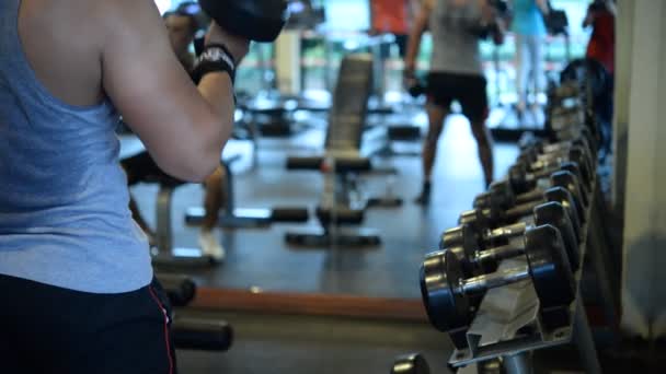 Портрет Мускулистого Азіатського Чоловіка Який Займається Спортом Тренування Ваги Тіла — стокове відео