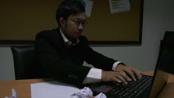 Empresário Asiático Trabalhando Escritório — Vídeo de Stock