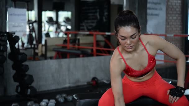 Asiático Deportivo Mujer Entrenamiento Gimnasio Entrenamiento Video — Vídeo de stock