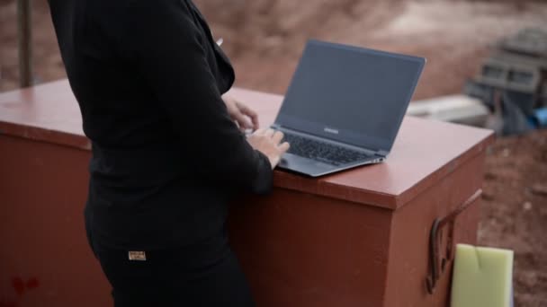 Ingeniera Mujer Que Trabaja Obra — Vídeos de Stock