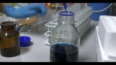 Laboratuvar ekipmanlarının kapatılması, bilim konsepti 