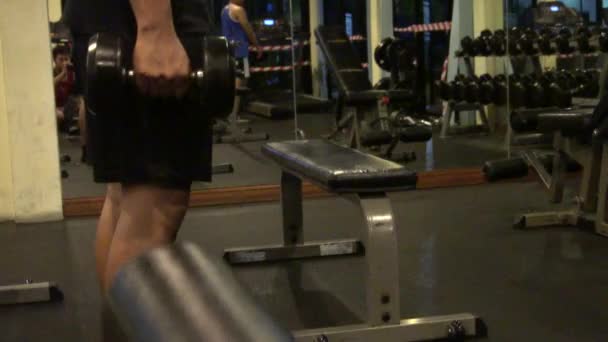 Retrato Hombre Asiático Musculoso Entrenando Gimnasio Entrenamiento Peso Corporal — Vídeo de stock