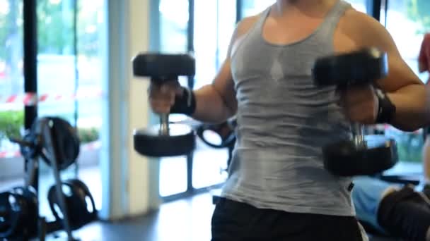 Portrét Svalnatého Asijského Muže Trénink Tělocvičně Tělesná Hmotnost Cvičení — Stock video