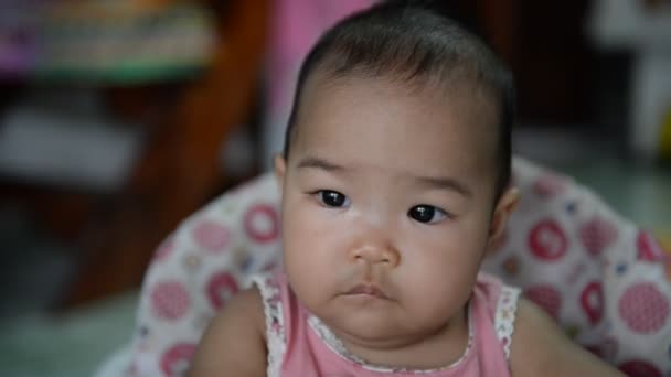 Bebê Asiático Bonito Roupas Rosa — Vídeo de Stock