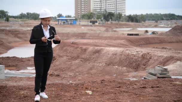 Ingeniera Mujer Que Trabaja Obra — Vídeo de stock