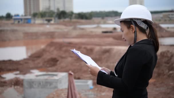 Engenheira Mulher Trabalhando Local Projeto Construção — Vídeo de Stock