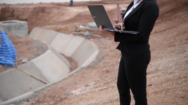 Ingeniera Mujer Que Trabaja Obra — Vídeos de Stock