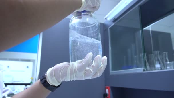 Científica Femenina Trabajando Laboratorio — Vídeo de stock