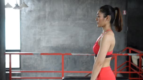 Asian Sporty Woman Training Gym Workout Video — 图库视频影像