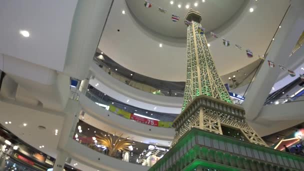 Vista Ángulo Bajo Las Luces Del Centro Comercial Decoradas — Vídeos de Stock