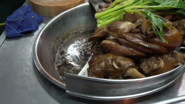 Κοντινό Πλάνο Της Ασιατικής Μαγειρικής Τροφίμων — Αρχείο Βίντεο
