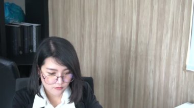 Tayland 'da çalışan Asyalı bir kadının portresi. 