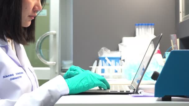 Female Scientist Working Laboratory — Stock Video