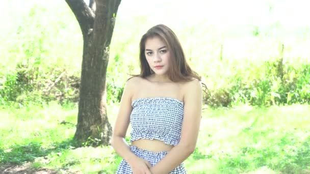 Portrait Young Beautiful Asian Woman Posing Outdoors Daytime — Stock Video