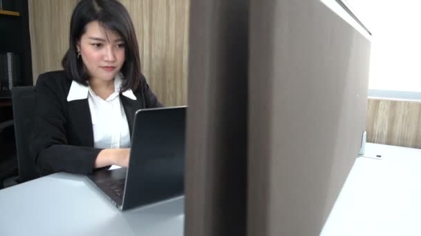 Tayland Çalışan Asyalı Bir Kadının Portresi — Stok video