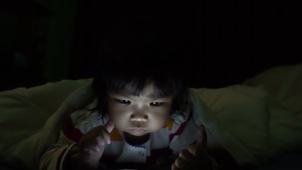 Cute Little Asian Girl Playing Smartphone While Lying Bed — 图库视频影像