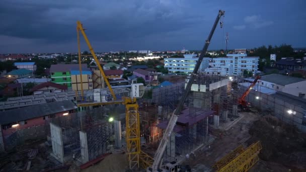 Silueta Budovy Výstavbě Stavebních Jeřábů — Stock video