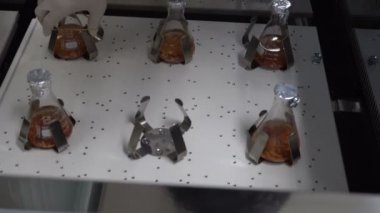 Laboratuvar ekipmanlarının kapatılması, bilim konsepti 