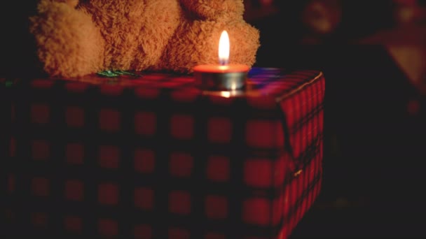 Teddy Medvěd Panenka Nosit Vánoční Klobouk Zdobit Pro Vánoční Pozadí — Stock video