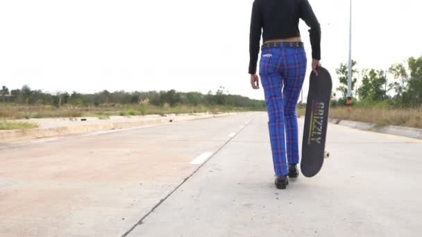 Portrait Beautiful Asian Skater Girl — Stock Video