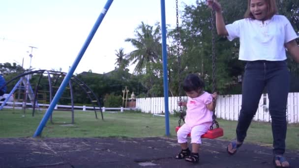 Mère Fille Jouent Avec Plaisir Aire Jeux Thaïlande Personnes — Video