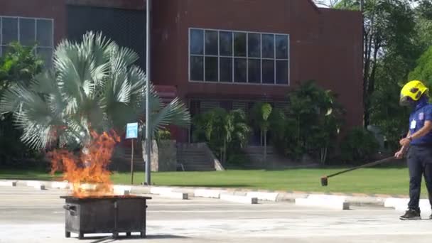 Tailandia Septiembre 2019 Entrenamiento Incendios Por Bombero Que Cuidadosamente Nakhonratchasima — Vídeo de stock