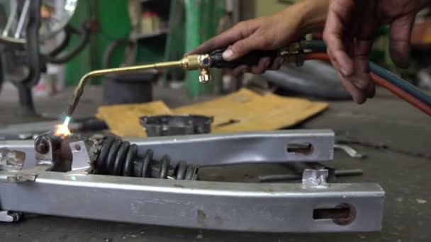 Nærbillede Mand Reparation Motorcykel – Stock-video